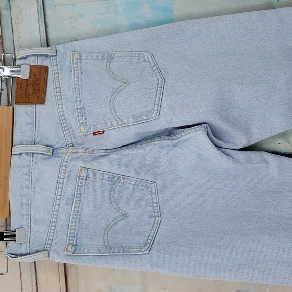 Levi's Wedgie Fit Jeans - Picture 7 of 11